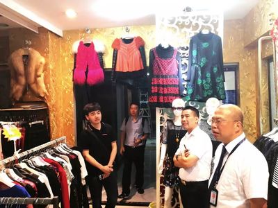 原創(chuàng)設(shè)計(jì)驅(qū)動(dòng)產(chǎn)業(yè)升級(jí) 平湖羽絨服產(chǎn)業(yè)聯(lián)盟走進(jìn)重慶服裝批發(fā)市場(chǎng)